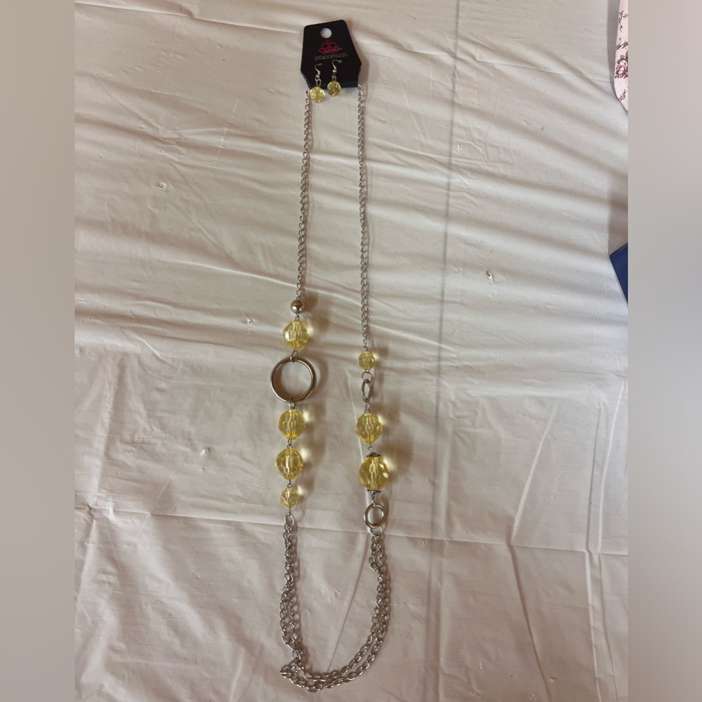 Elegant Silver and Yellow Necklace Set